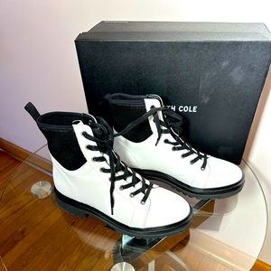White boots/ Kenneth Cole NY